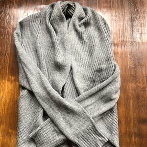 H&M gray sweater